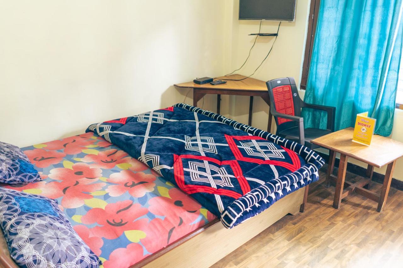 Midway Restaurants & Guest House Dhanaulti Exterior foto
